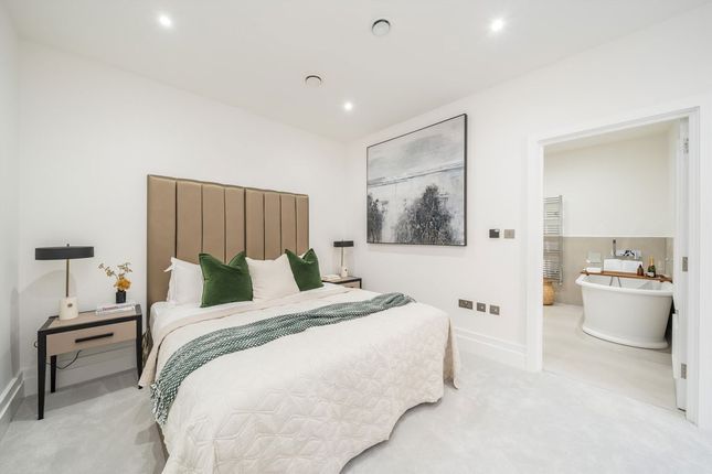 43, Rosemont Road, London photo 4
