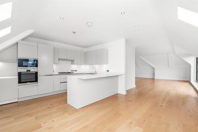 Flat for sale in Bickley Park Road, Bickley, Bromley