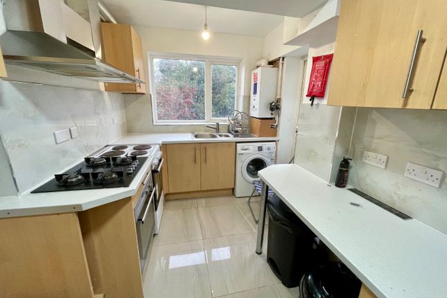 68, Wilsden Avenue, Luton photo 2