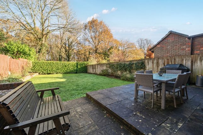 4, Crofts Close, Chiddingfold photo 2