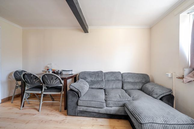 7, Gassons Mead, Bampton photo 3