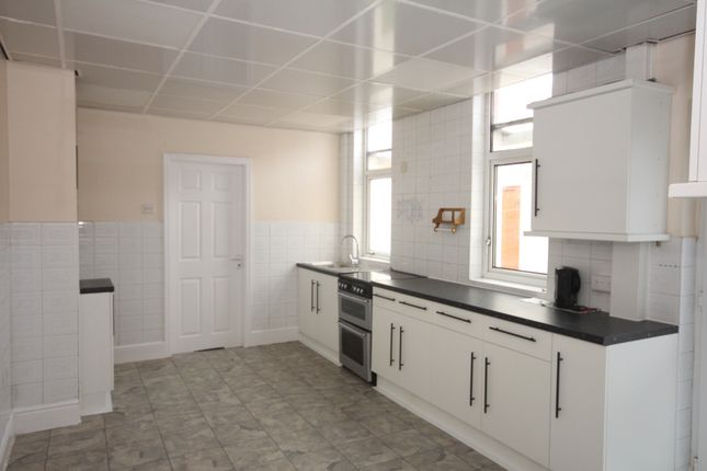 Terraced house to rent in Queens Road, Preston