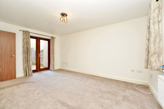 5, Garner Close, Huntingdon photo 2