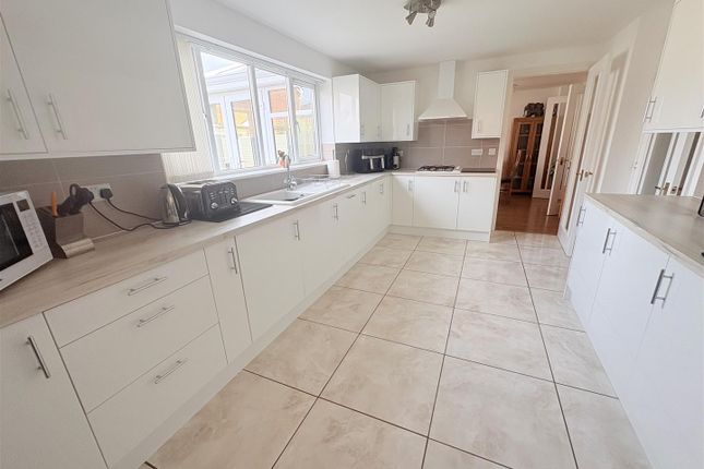 23, Howard Close, Lee-On-The-Solent photo 2