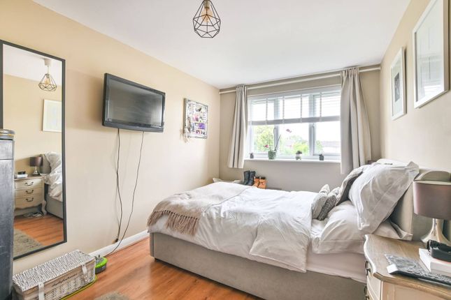 1-bed flat on Sudbury Avenue, North Wembley, £225,000