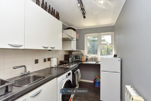 Invicta Court, Milton Regis, Sittingbourne photo 3