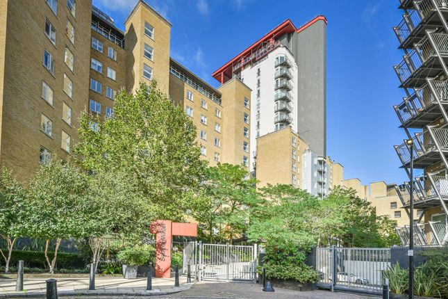 Flat for sale in Seacon Tower, Docklands, London