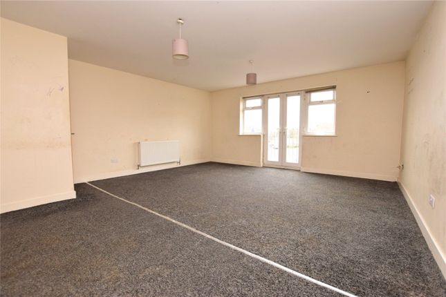 12, Hunters Court, West Yorkshire photo 2