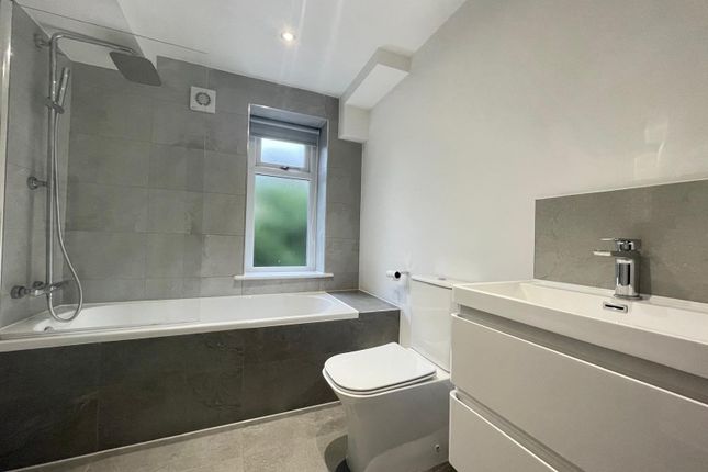 Apartment 3, Shinda House, 5, Grove Lane, West Yorkshire photo 3