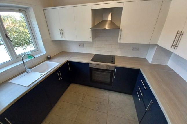 25, Well Close Rise, West Yorkshire photo 3