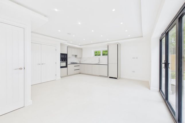 44b, Berkeley Close, Ruislip photo 3