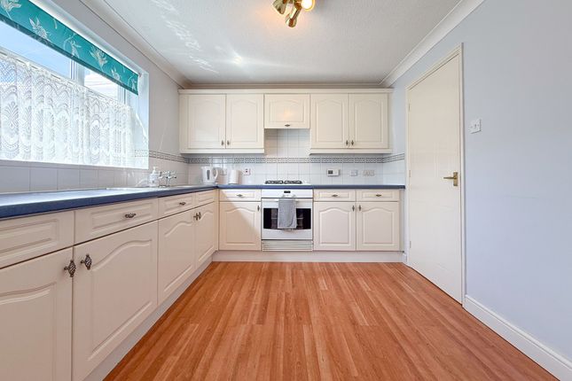 48 Manor Park, Newport photo 2