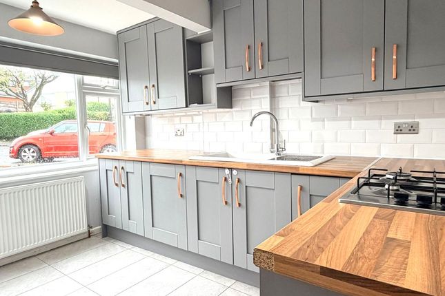 98 Openshaw Drive, Blackburn photo 3