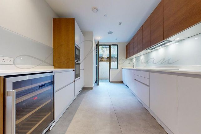 Town house for sale in College Yard, Kentish Town