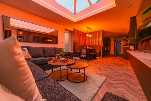 6, Flora Street, Cardiff photo 2