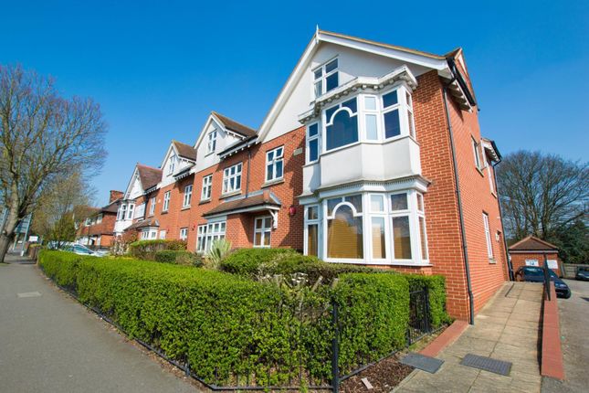 Flat for sale in The Avenue, Watford