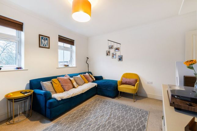 31, Whitehill Place, Virginia Water photo 2