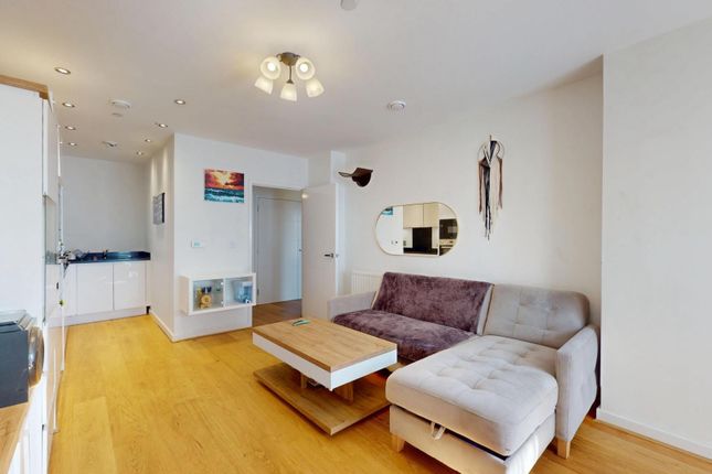 Flat 19 Baronet House 9, Lakeside Drive, Greater London photo 4