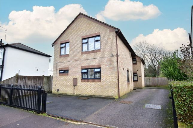 42, Riverside Road, Watford photo 2