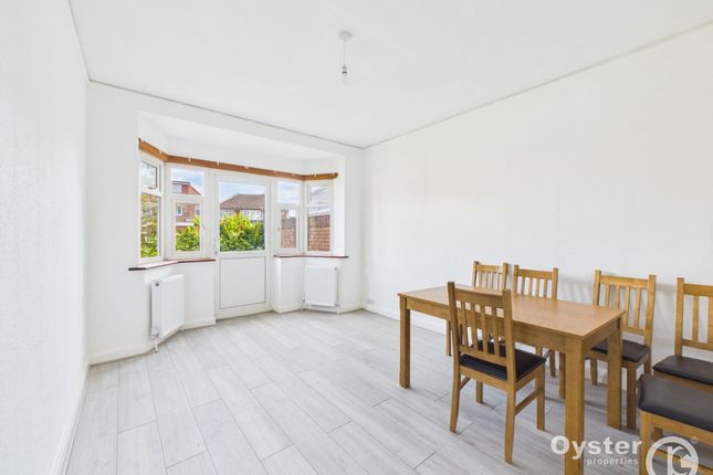 21 Howberry Close, Edgware photo 3