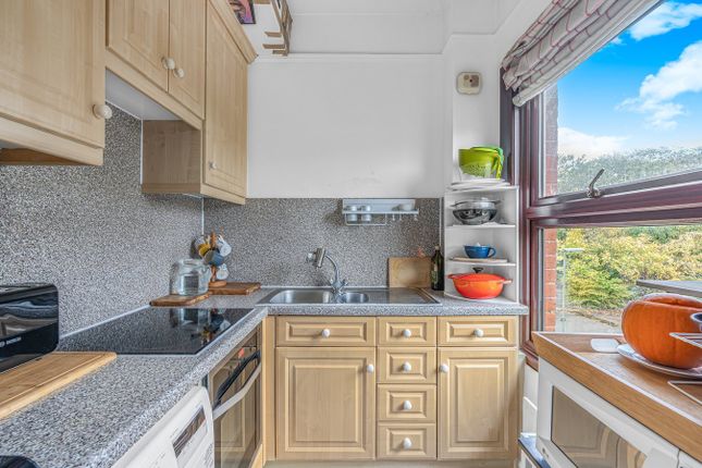 Flat 4, 39 Leacroft, STAINES-UPON-THAMES photo 4