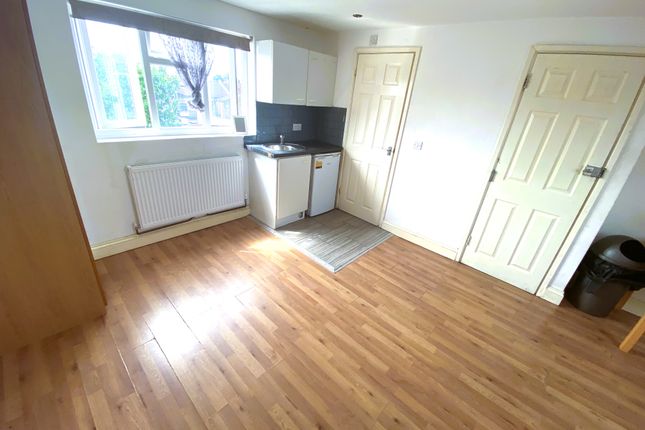 94, Windsor Road, Ilford photo 4