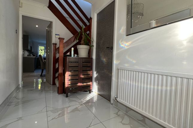 12 Sheringham Close, Luton photo 2