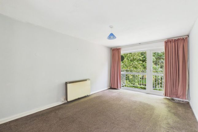 33, Cliffe Gardens, Shipley photo 3