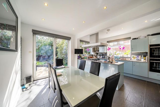 25, Dalkeith Grove, Stanmore photo 4