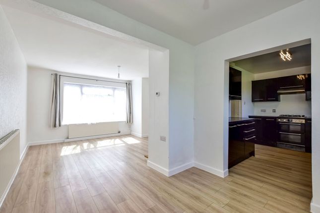 32 Tibbs Hill Road, Abbots Langley photo 3