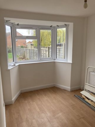 67, Norcot Road, READING photo 4