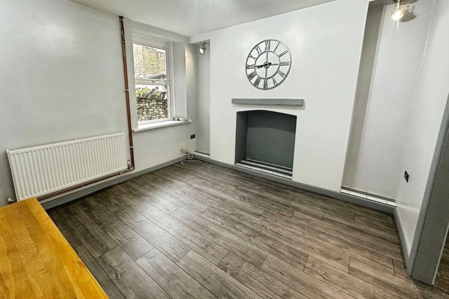 44 St. John Street, Bridgend photo 4