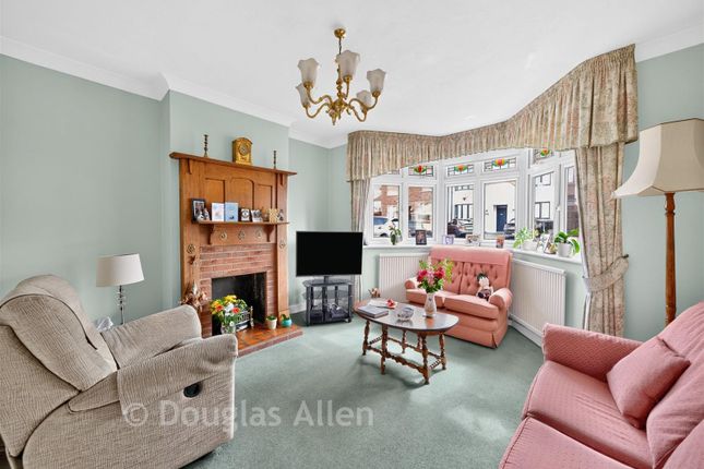 7, Strafford Avenue, Ilford photo 2