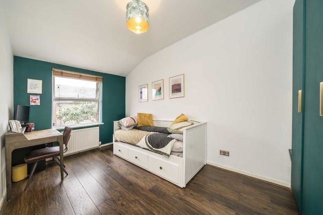 431, Garratt Lane, London photo 4