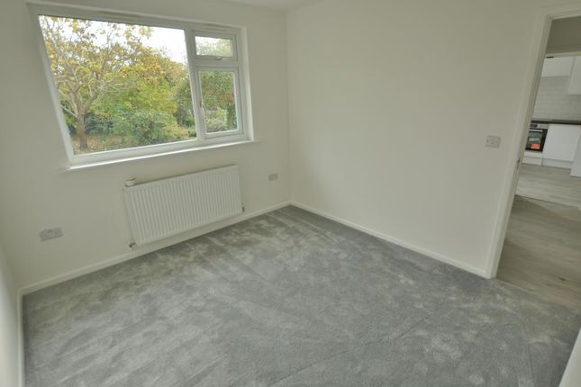 16, Lawns Road, Colehill photo 4