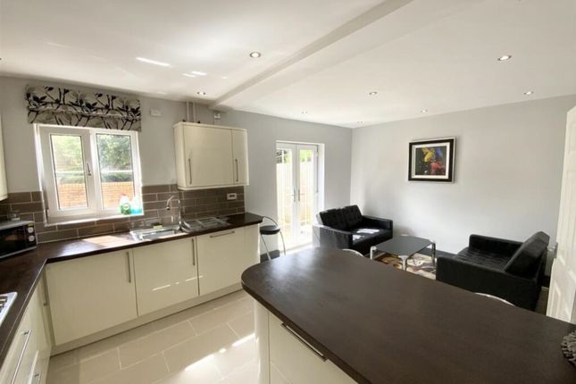 13, Harrison Way, Cardiff photo 2