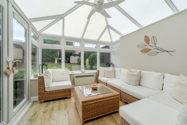 Oakfields, Surrey photo 4