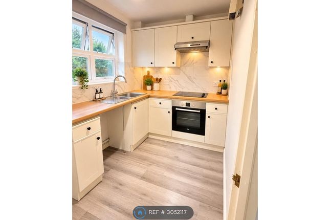 Rosebank Close, Teddington photo 3