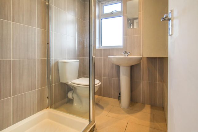 55B, High Street, Hornchurch photo 3