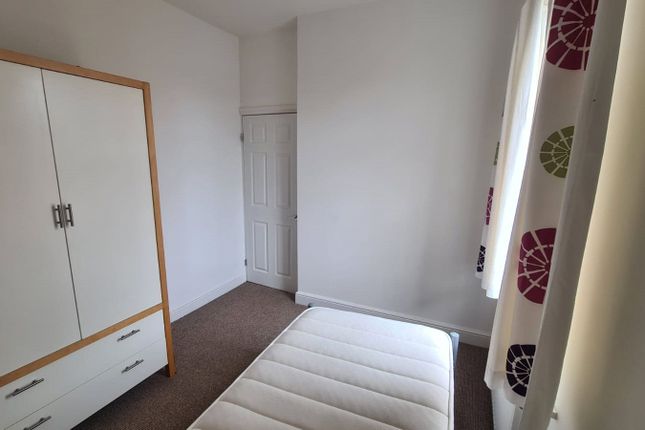 Terraced house to rent in Thornville Walk, Dewsbury, West Yorkshire