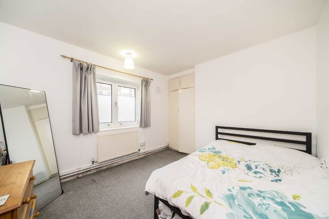 Flat 8, Holmside Court, Nightingale Lane, London photo 4