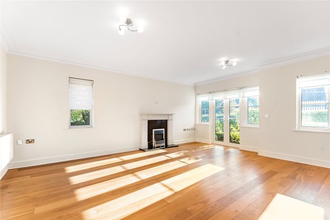 Thumbnail Flat to rent in North Park, Chalfont St. Peter, Gerrards Cross