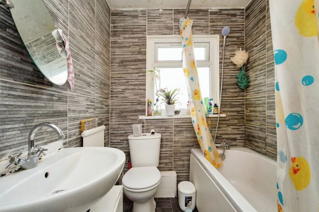 Maisonette for sale in Addiscombe Road, Watford