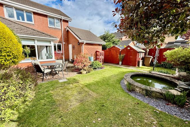 10, Aspen Grange, Weston Rhyn photo 4
