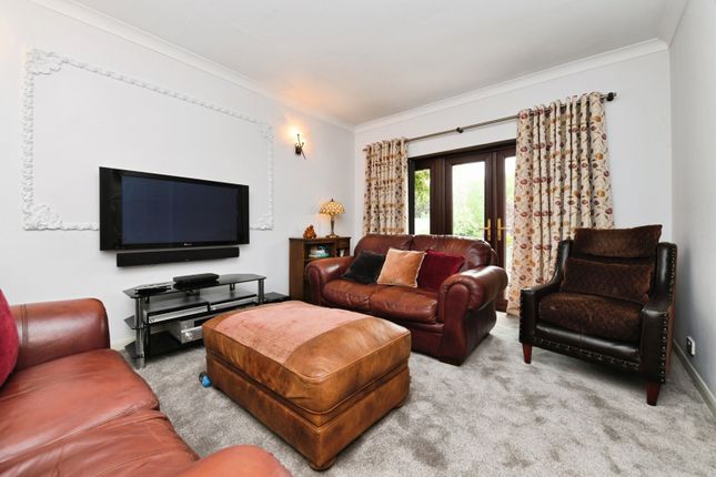 Chaseview,, London Road, Basildon photo 4