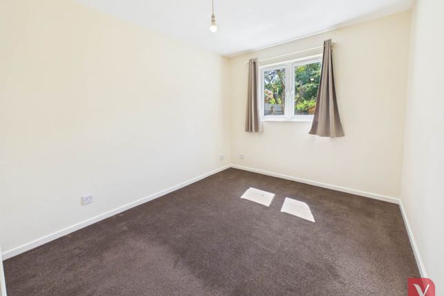 70, Gilderdale, Luton photo 2