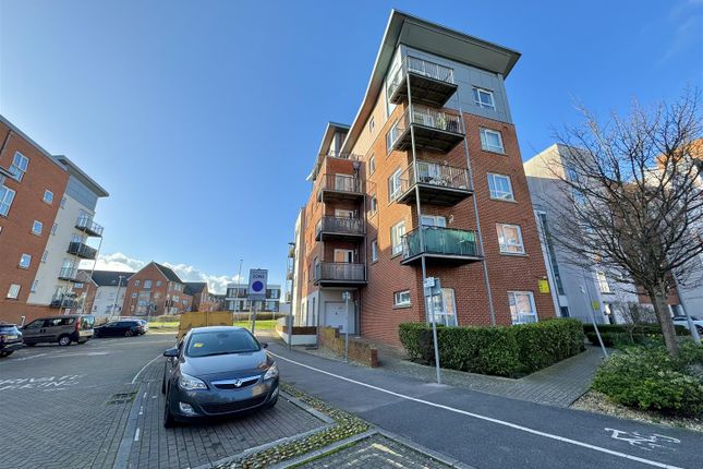 Thumbnail Flat to rent in Avenel Way, Poole