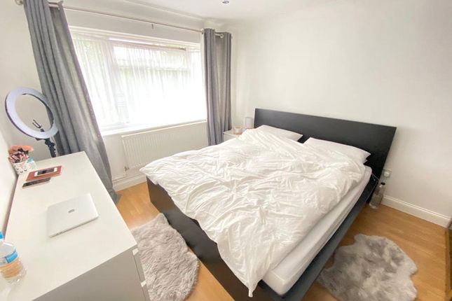 Duplex to rent in Lloyd Court, Pinner, Middlesex