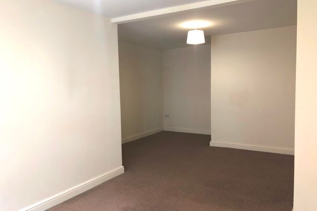 Flat to rent in Sheffield Road, Chesterfield