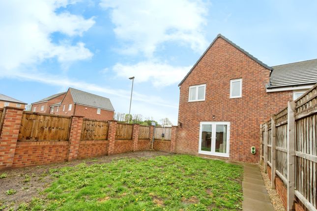 End terrace house for sale in Whistler Drive, Castleford